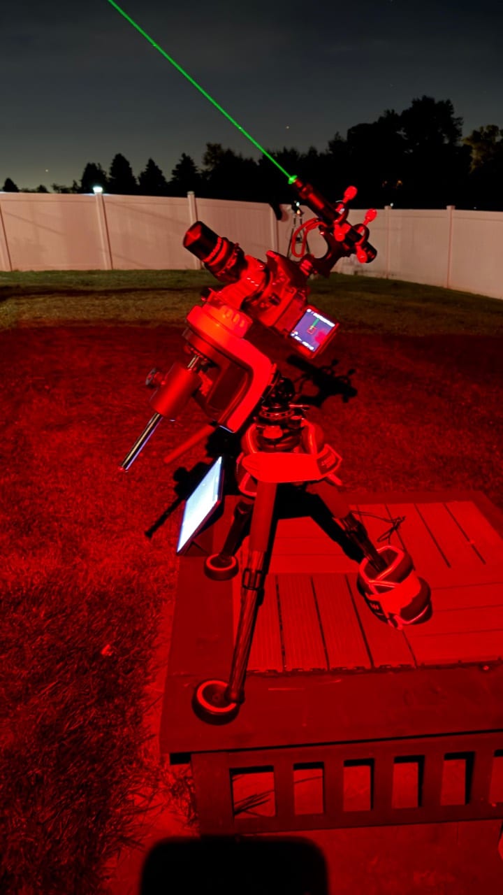 Experimental Nikon D5300 and FMA135 rig on an AZ-GTi mount under red field light with a green laser pointer.