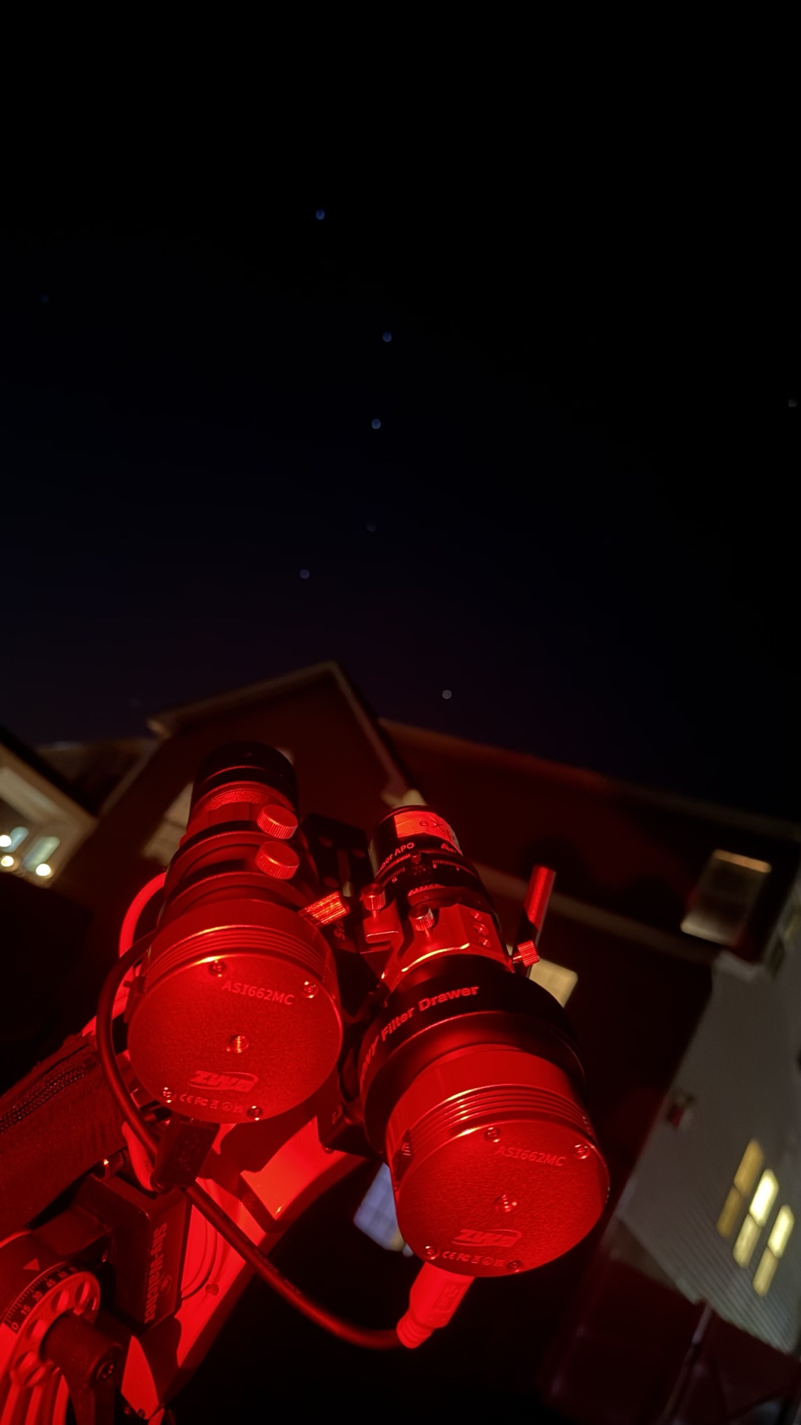 F30 rig with an Askar FMA135, ASI662 imaging camera, ASI662 guide camera, and guide scope under red field light.